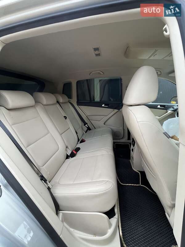 Внедорожник / Кроссовер Volkswagen Tiguan 2010 в Ирпене