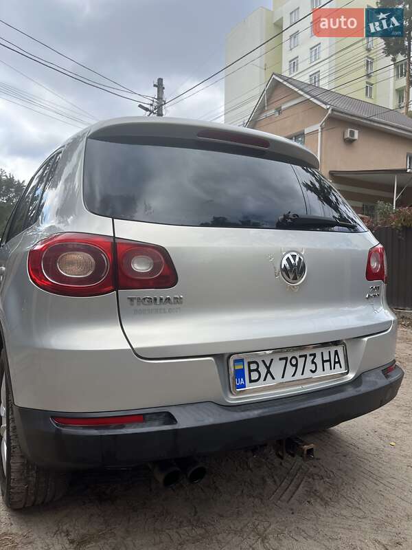 Внедорожник / Кроссовер Volkswagen Tiguan 2010 в Ирпене