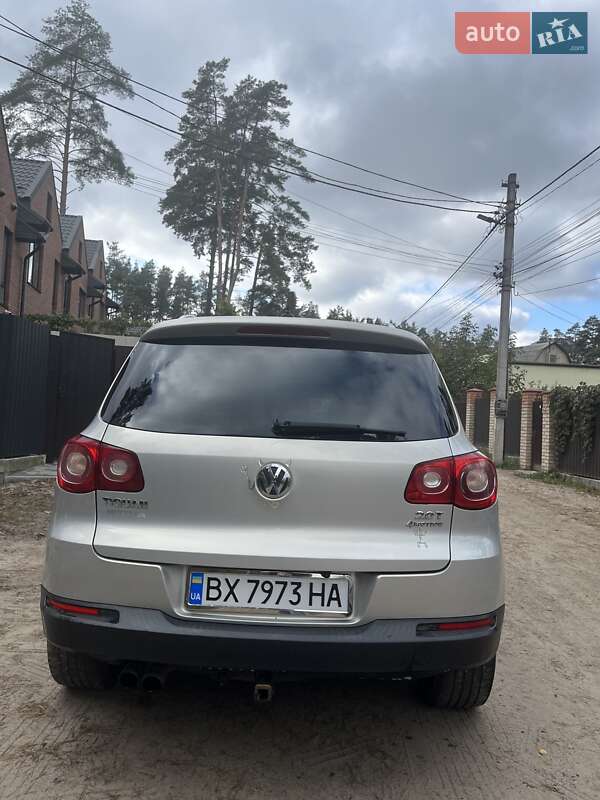 Внедорожник / Кроссовер Volkswagen Tiguan 2010 в Ирпене