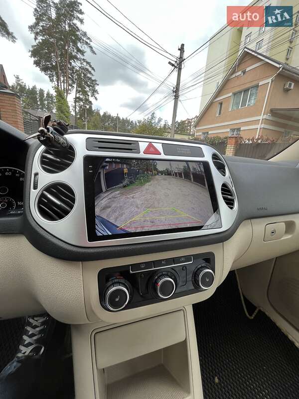 Внедорожник / Кроссовер Volkswagen Tiguan 2010 в Ирпене