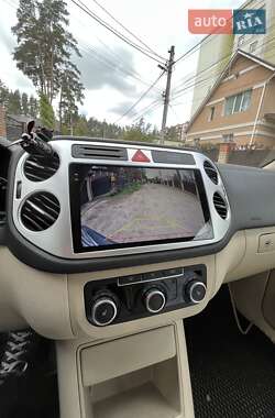 Внедорожник / Кроссовер Volkswagen Tiguan 2010 в 