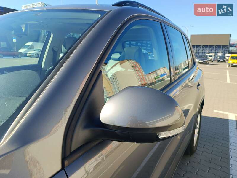 Внедорожник / Кроссовер Volkswagen Tiguan 2010 в Ивано-Франковске