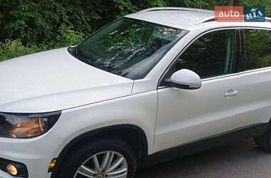 Внедорожник / Кроссовер Volkswagen Tiguan 2011 в 