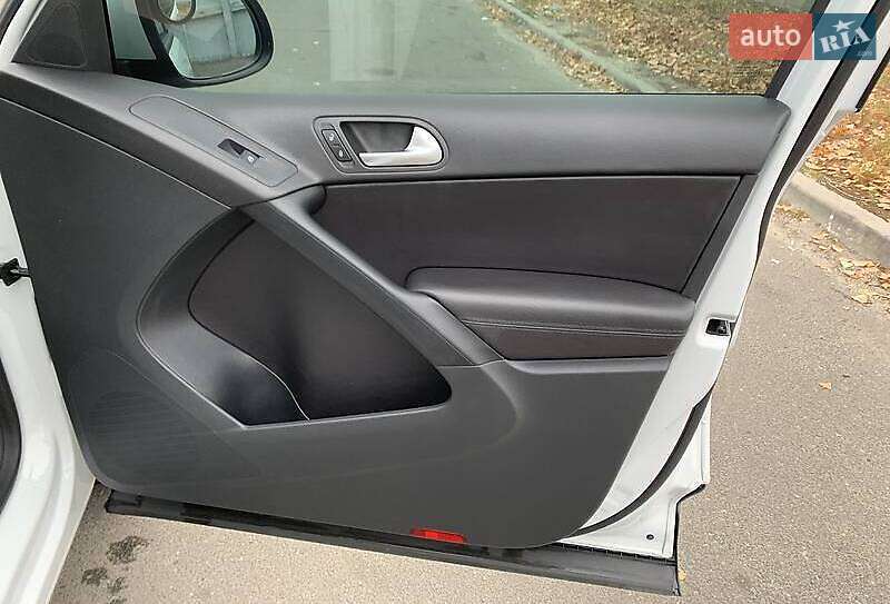 Внедорожник / Кроссовер Volkswagen Tiguan 2016 в Киеве фото 40 Внедорожник / Кроссовер Volkswagen Tiguan 2016 в Киеве