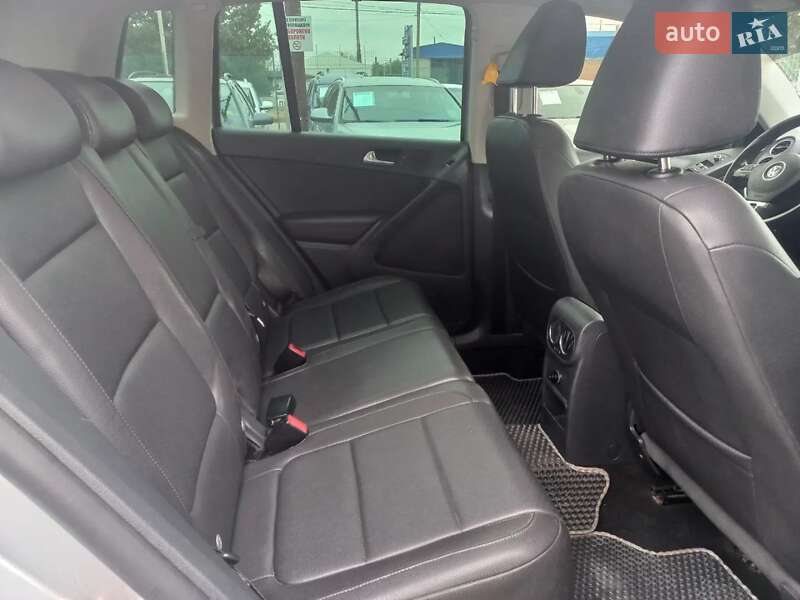 Внедорожник / Кроссовер Volkswagen Tiguan 2011 в Полтаве