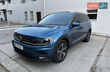 Внедорожник / Кроссовер Volkswagen Tiguan 2017 в Ромнах