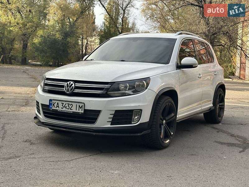 Позашляховик / Кросовер Volkswagen Tiguan 2015 в Кам'янському