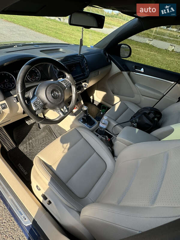 Внедорожник / Кроссовер Volkswagen Tiguan 2016 в Львове
