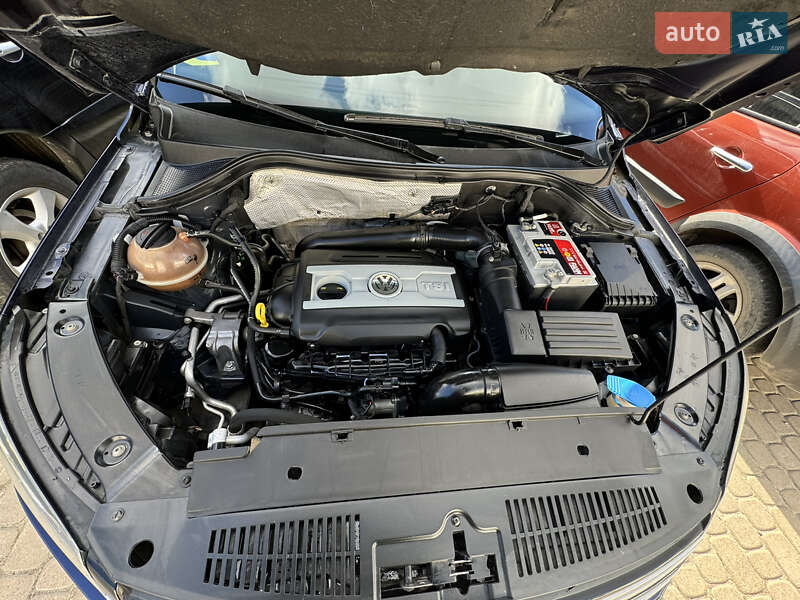 Внедорожник / Кроссовер Volkswagen Tiguan 2016 в Львове