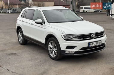 Позашляховик / Кросовер Volkswagen Tiguan 2016 в Сваляві