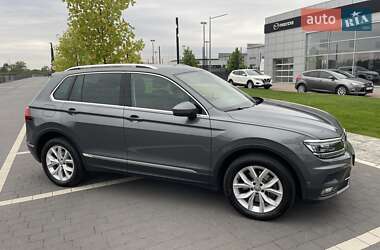 Внедорожник / Кроссовер Volkswagen Tiguan 2020 в 