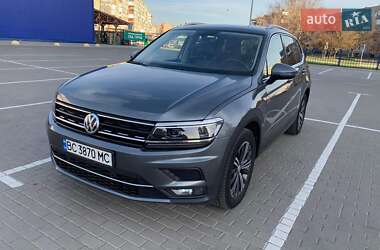 Внедорожник / Кроссовер Volkswagen Tiguan 2017 в Червонограде