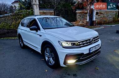 Внедорожник / Кроссовер Volkswagen Tiguan 2017 в Киеве