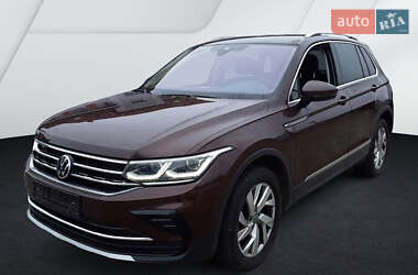 Внедорожник / Кроссовер Volkswagen Tiguan 2021 в Киеве