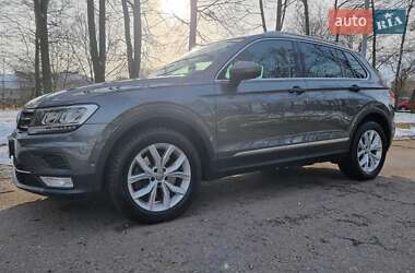 Внедорожник / Кроссовер Volkswagen Tiguan 2016 в Черновцах