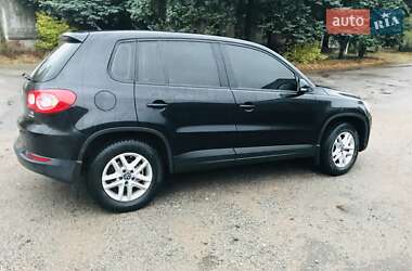 Внедорожник / Кроссовер Volkswagen Tiguan 2010 в Березнеговатом