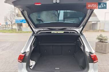 Позашляховик / Кросовер Volkswagen Tiguan 2022 в 
