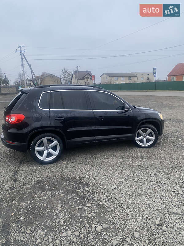Внедорожник / Кроссовер Volkswagen Tiguan 2008 в 
