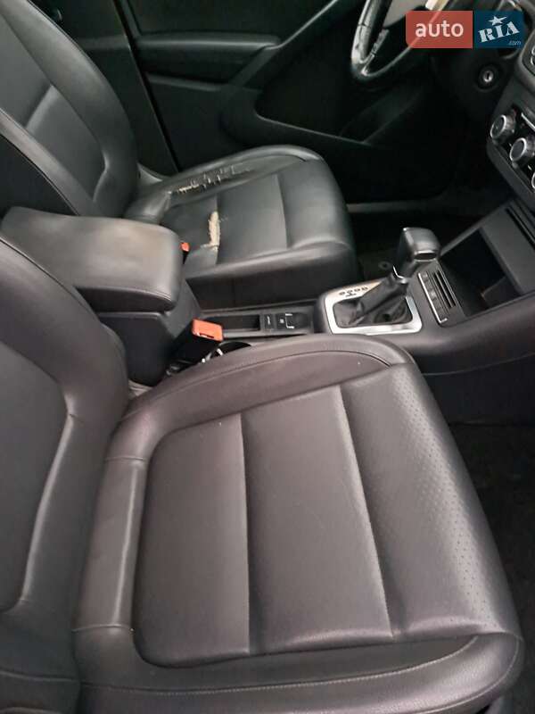 Внедорожник / Кроссовер Volkswagen Tiguan 2010 в Луцке