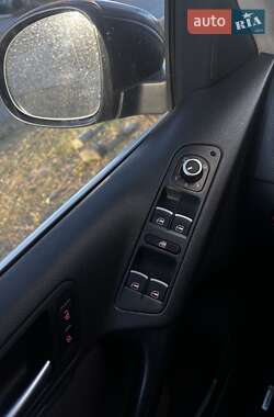 Позашляховик / Кросовер Volkswagen Tiguan 2012 в 