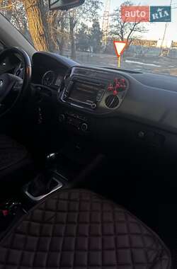 Позашляховик / Кросовер Volkswagen Tiguan 2012 в 
