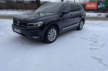 Позашляховик / Кросовер Volkswagen Tiguan 2017 в Дніпрі