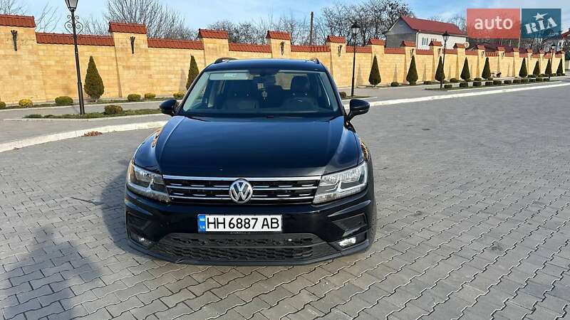 Внедорожник / Кроссовер Volkswagen Tiguan 2019 в Измаиле