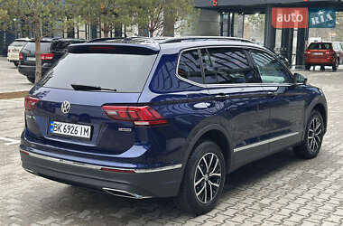Позашляховик / Кросовер Volkswagen Tiguan 2020 в 