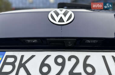 Позашляховик / Кросовер Volkswagen Tiguan 2020 в 