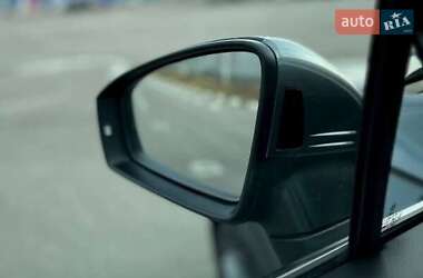 Внедорожник / Кроссовер Volkswagen Tiguan 2019 в 