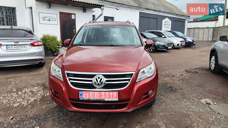 Позашляховик / Кросовер Volkswagen Tiguan 2010 в Чернігові
