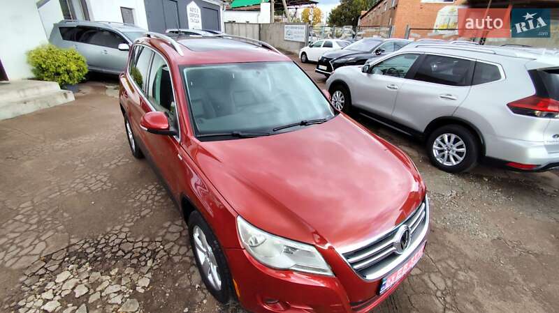 Позашляховик / Кросовер Volkswagen Tiguan 2010 в Чернігові