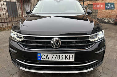 Внедорожник / Кроссовер Volkswagen Tiguan 2021 в 