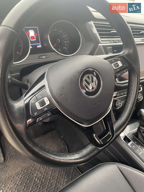 Внедорожник / Кроссовер Volkswagen Tiguan 2018 в Львове