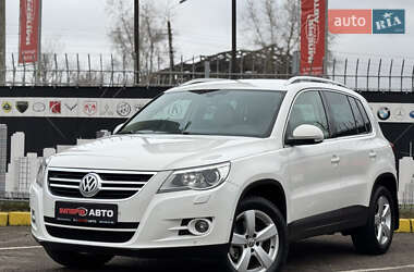 Позашляховик / Кросовер Volkswagen Tiguan 2011 в Києві