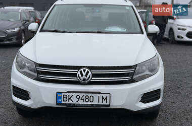 Внедорожник / Кроссовер Volkswagen Tiguan 2015 в Ровно