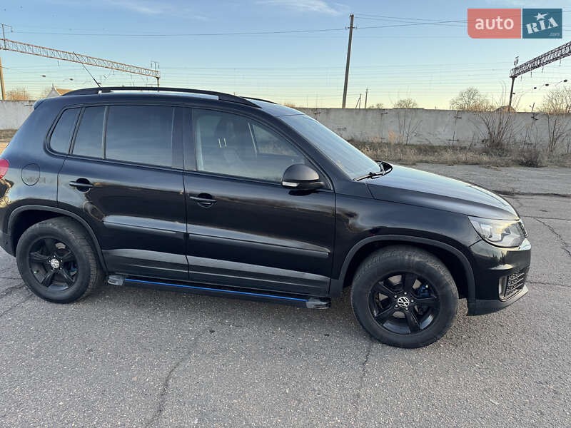 Внедорожник / Кроссовер Volkswagen Tiguan 2010 в Житомире