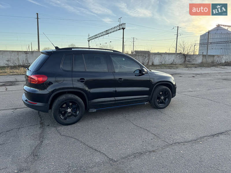 Внедорожник / Кроссовер Volkswagen Tiguan 2010 в Житомире