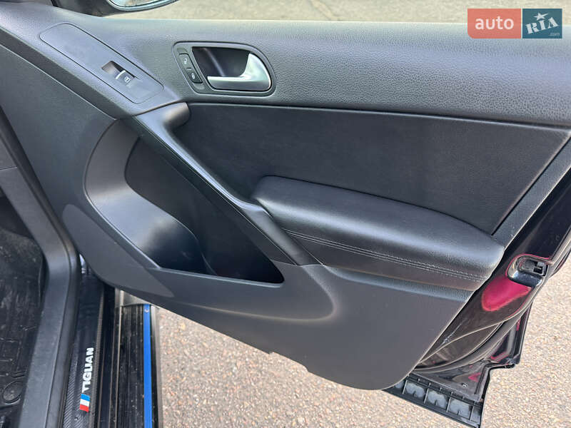 Внедорожник / Кроссовер Volkswagen Tiguan 2010 в Житомире