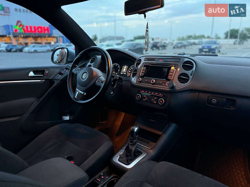 Позашляховик / Кросовер Volkswagen Tiguan 2013 в Харкові