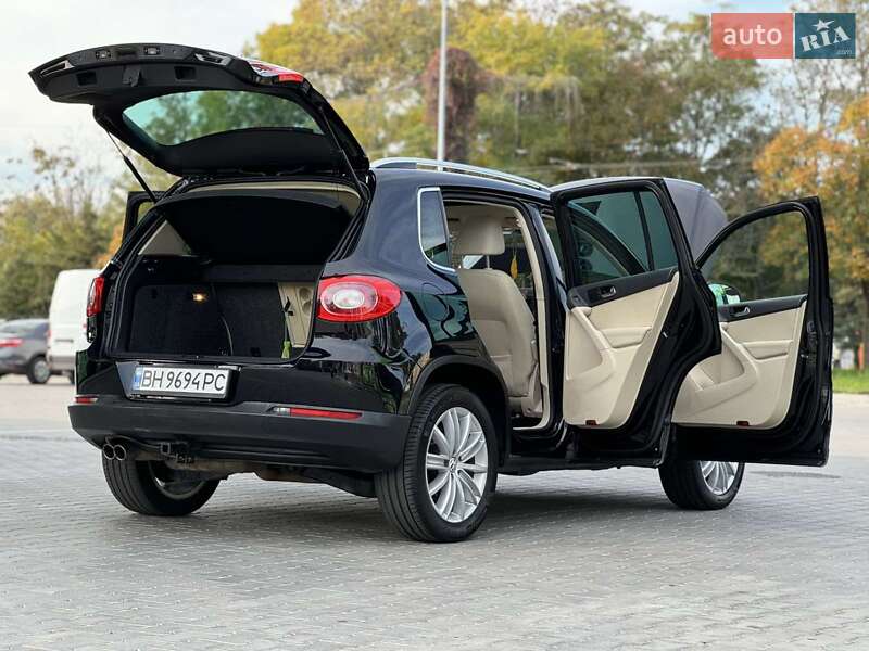 Позашляховик / Кросовер Volkswagen Tiguan 2010 в Одесі