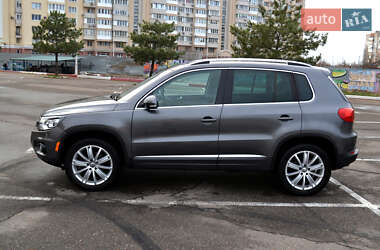 Позашляховик / Кросовер Volkswagen Tiguan 2015 в Миколаєві