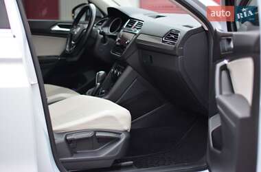 Позашляховик / Кросовер Volkswagen Tiguan 2017 в 