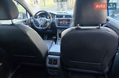 Внедорожник / Кроссовер Volkswagen Tiguan 2017 в 