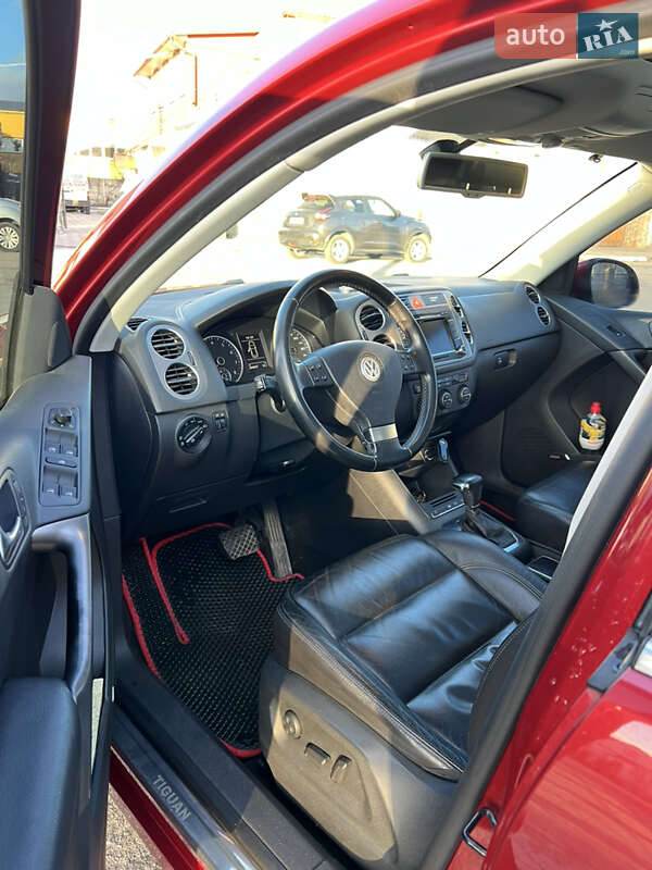 Внедорожник / Кроссовер Volkswagen Tiguan 2009 в Звягеле