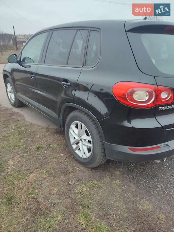 Внедорожник / Кроссовер Volkswagen Tiguan 2010 в Полтаве