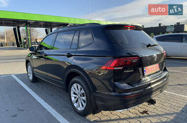 Внедорожник / Кроссовер Volkswagen Tiguan 2019 в 