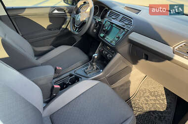 Внедорожник / Кроссовер Volkswagen Tiguan 2019 в 