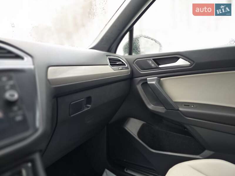 Внедорожник / Кроссовер Volkswagen Tiguan 2019 в Львове