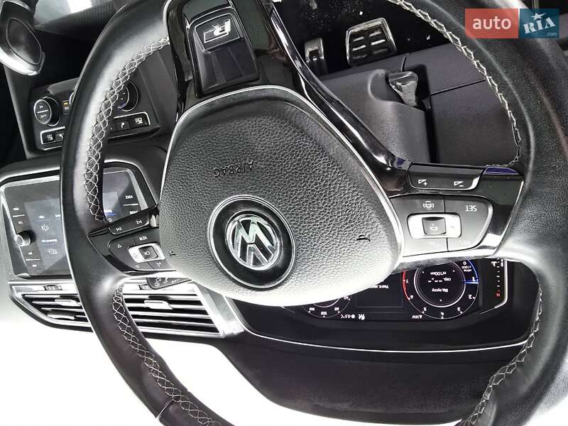 Внедорожник / Кроссовер Volkswagen Tiguan 2019 в Львове